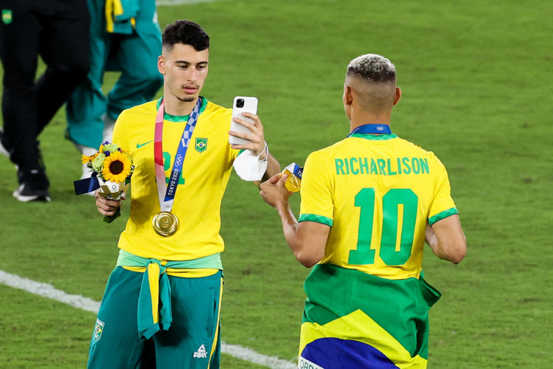 Richarlison neitaði að taka í höndina á Martinelli