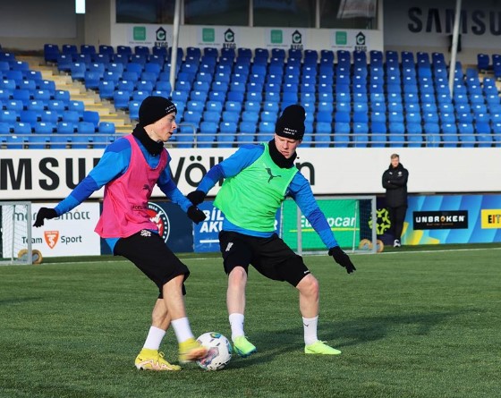 Á U17 landsliðsæfingu síðasta haust, Elvar er í græna vestinu.