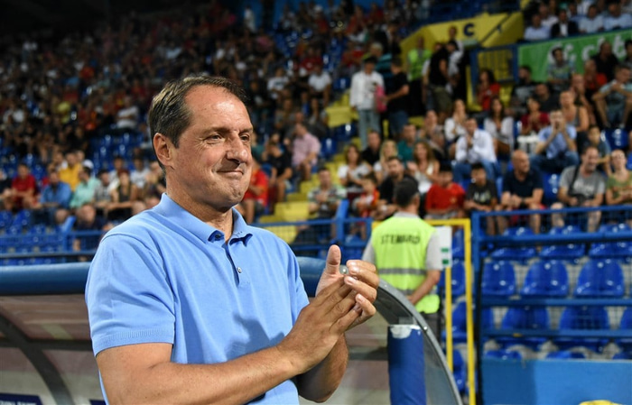 Þjálfaði áður landslið Svartfjallalands.