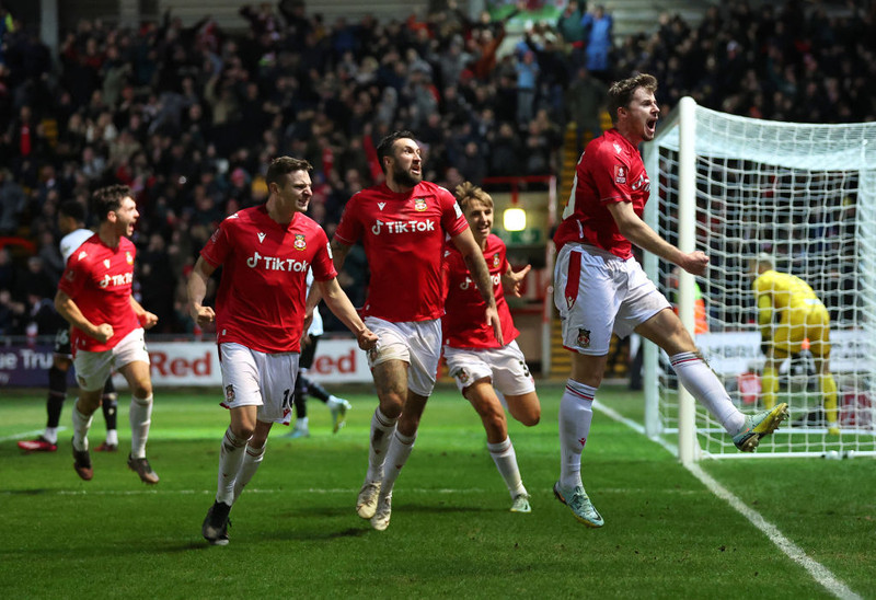 Wrexham er með 97 stig eftir 39 umferðir í utandeildinni - þremur stigum fyrir ofan Notts County og með leik til góða.