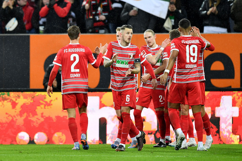 Þýskaland: Augsburg með gott tak á Gladbach