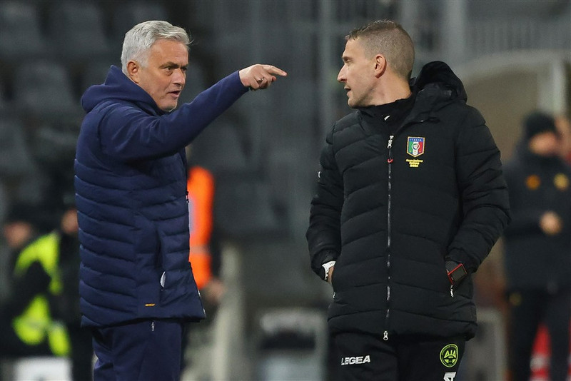 Mourinho fengið fleiri rauð spjöld en leikmenn deildarinnar