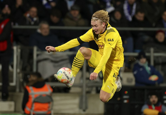 Julian Brandt á flugi með Dortmund.