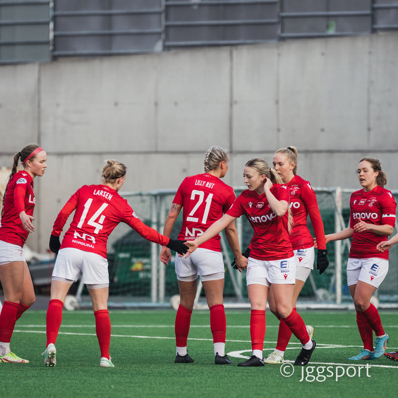 Valur var Íslands- og bikarmeistari á síðustu leiktíð.