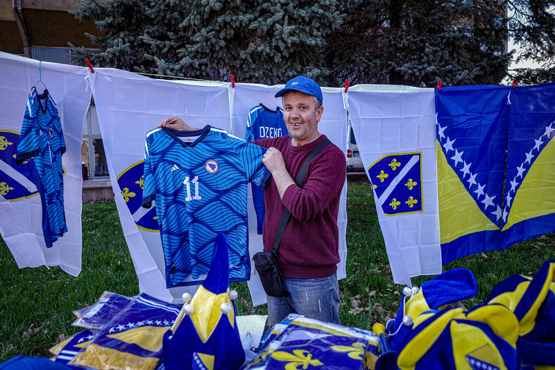 Þessa adidas treyju átti að frumsýna í kvöld. Skyndilega samdi knattspyrnusambandið þó við annan treyjuframleiðanda svo þessi verður aldrei notuð.