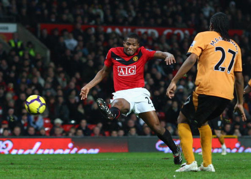 Antonio Valencia leggur skóna á hilluna