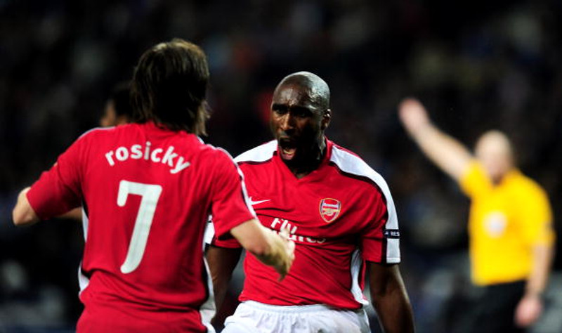 5) Sol Campbell (Tottenham til Arsenal) - Það olli fjaðrafoki þegar Campbell færði sig um set í London en ákvörðun hans skilaði svo sannarlega titlum.
