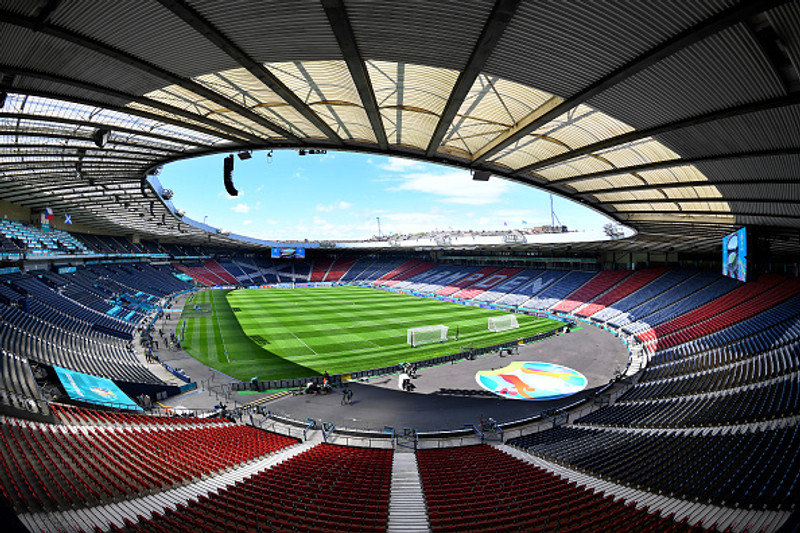 Hampden Park (Glasgow) (52,032)