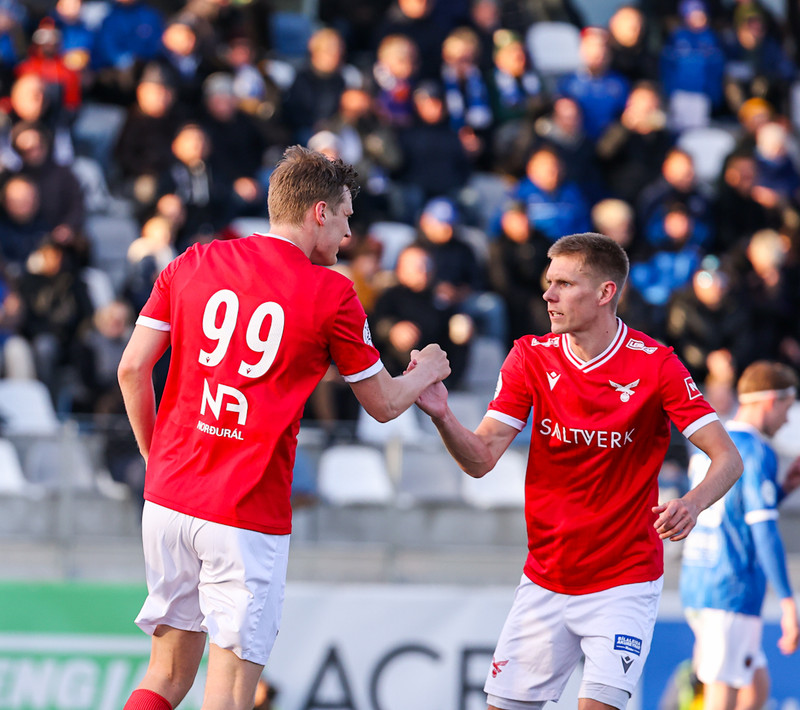 Andri og Aron fagna markinu