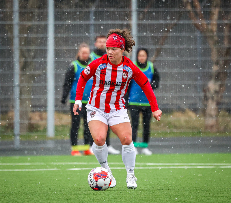 Katie Cousins er komin aftur.