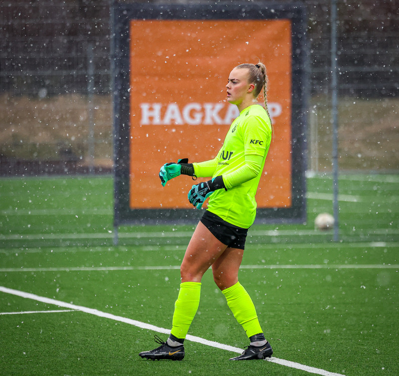 Aldís Guðlaugsdóttir, markvörður FH, kemur inn í hópinn.
