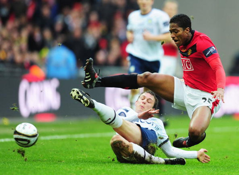 Antonio Valencia leggur skóna á hilluna