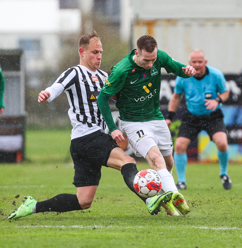 Gísli Eyjólfsson gerði sigurmark Blika en hér sést hann í baráttunni við Kennie Chopart í leiknum