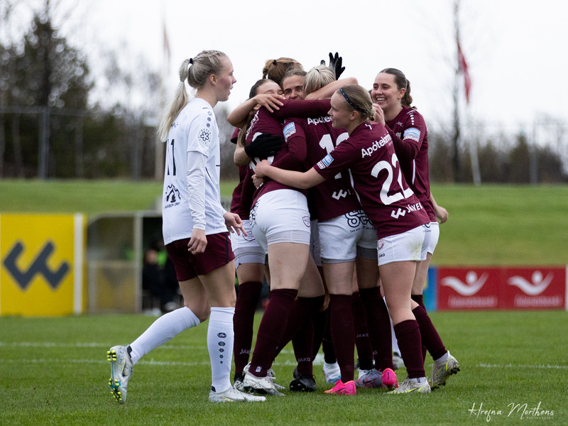 Selfoss fagnar marki á síðustu leiktíð.
