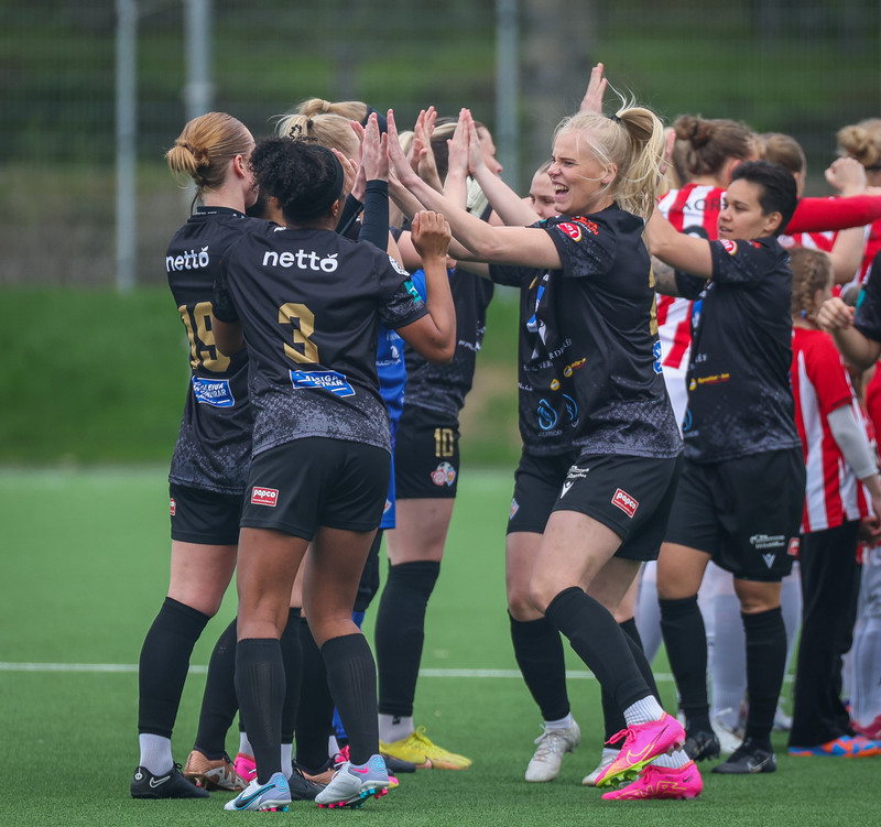 Myndaveisla: Þróttur vann topplið Þórs/KA