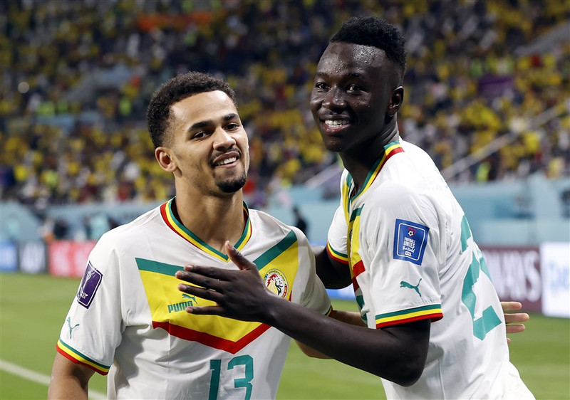 Ndiaye öskraði í myndavélina - „Afríkumeistarar"