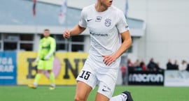 Skrifar undir samning hjá KR en fer til Bandaríkjanna...