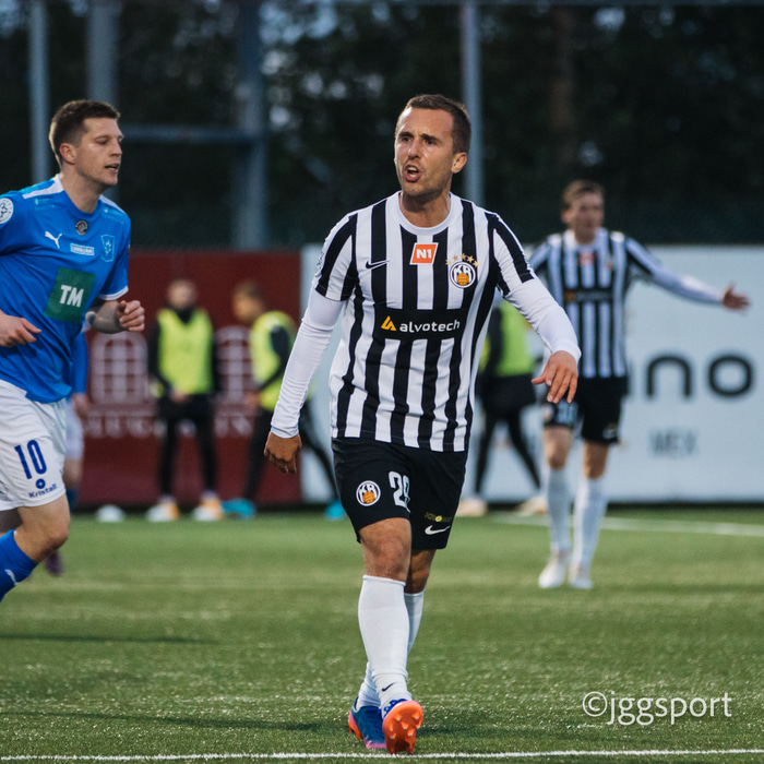 Aron Þórður Albertsson, leikmaður KR