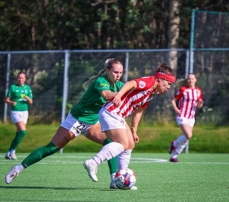 Myndaveisla frá sigri Þróttar á Breiðabliki