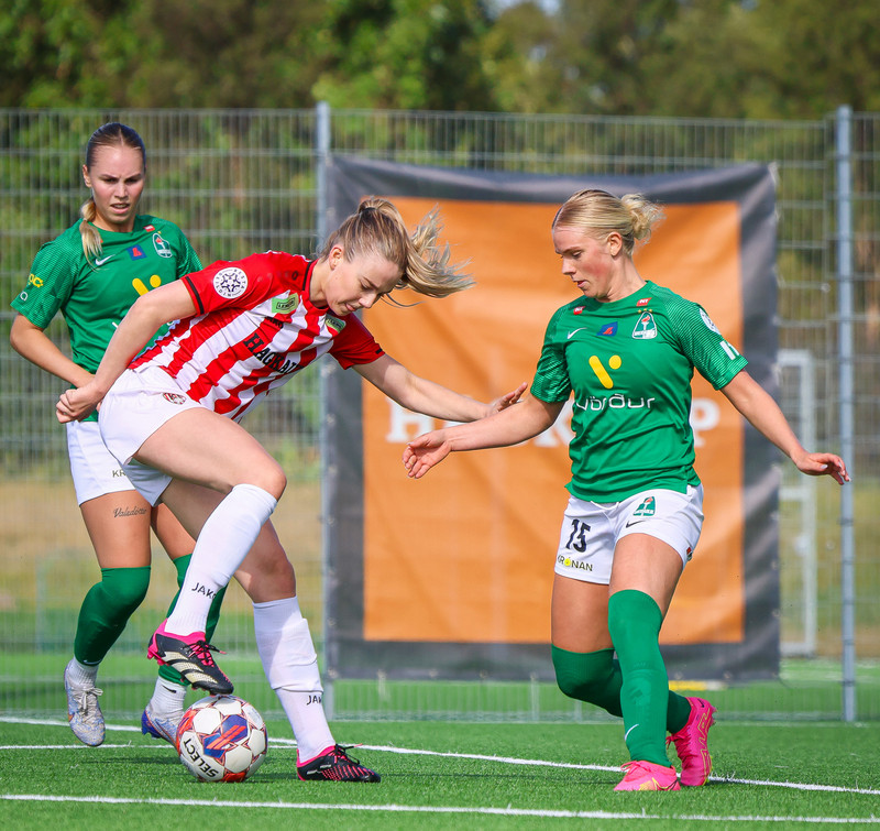 Myndaveisla frá sigri Þróttar á Breiðabliki