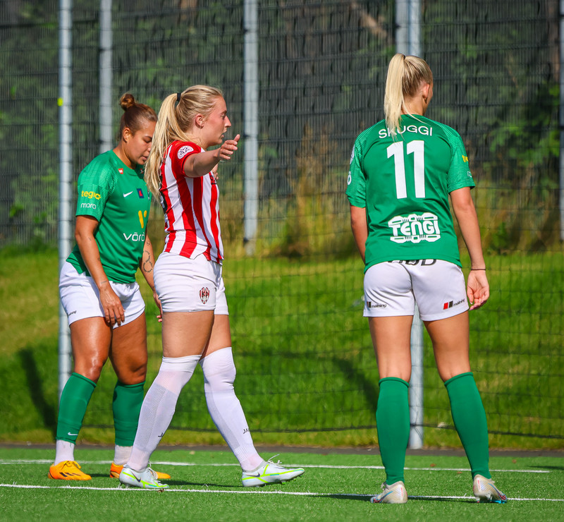 Myndaveisla frá sigri Þróttar á Breiðabliki