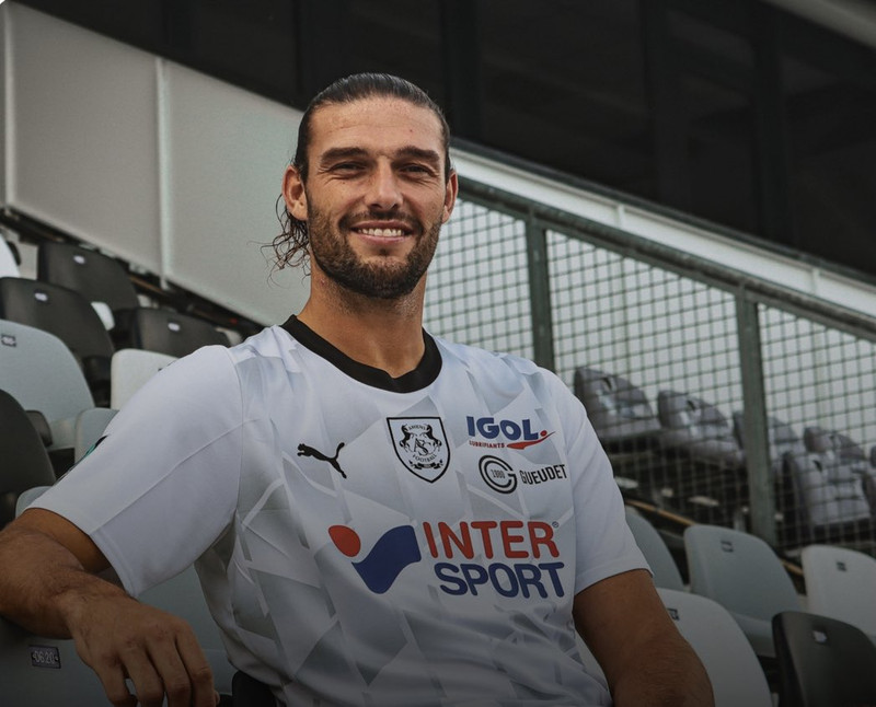 Andy Carroll í utandeildina á Englandi (Staðfest) - Eignast hlut í félaginu