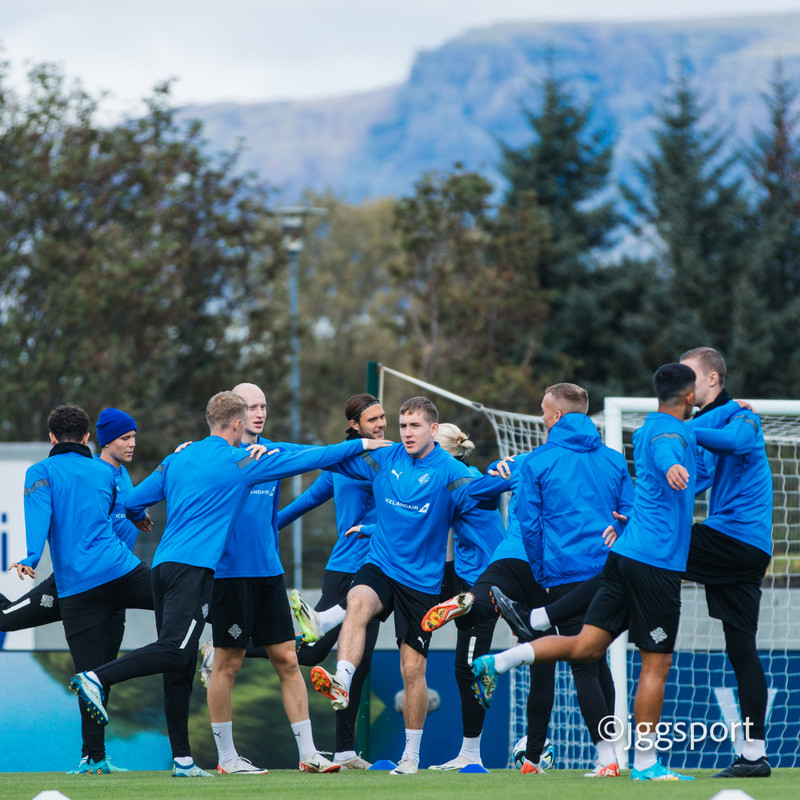 Ísland mætir Bosníu á morgun.