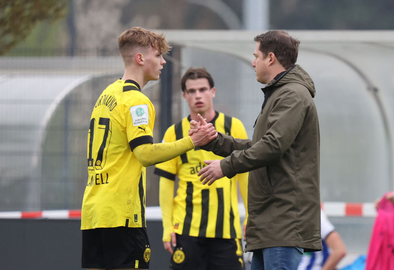 Cole Campbell hefur verið að spila vel með unglingaliði Borussia Dortmund.
