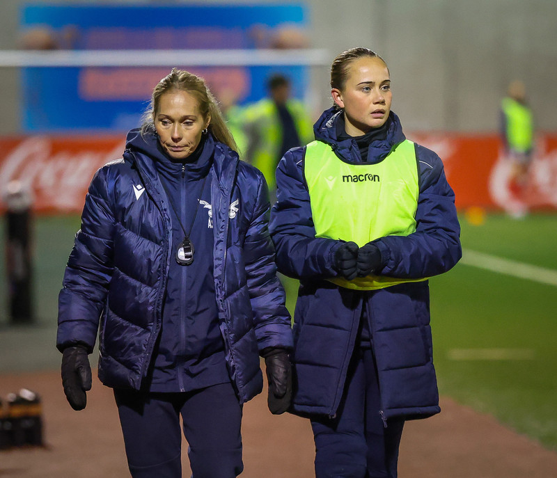 Myndaveisla: Valur hampaði skildinum í Bestu-deildinni