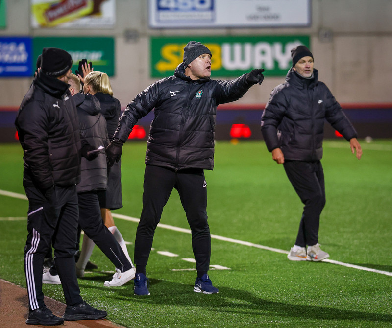 Myndaveisla: Valur hampaði skildinum í Bestu-deildinni