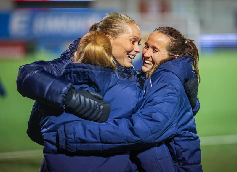 Myndaveisla: Valur hampaði skildinum í Bestu-deildinni