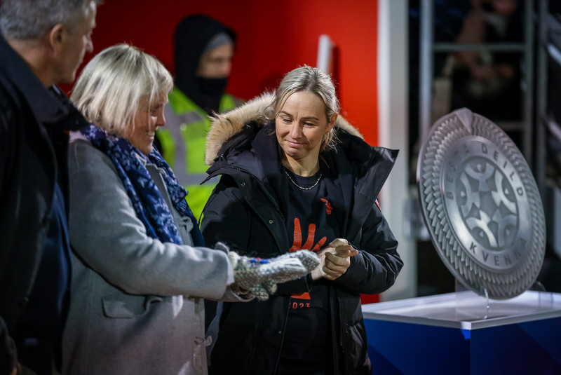 Myndaveisla: Valur hampaði skildinum í Bestu-deildinni
