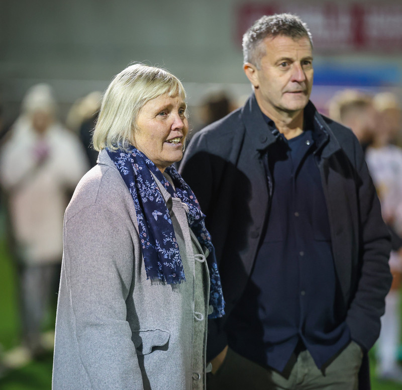 Myndaveisla: Valur hampaði skildinum í Bestu-deildinni