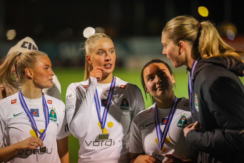 Myndaveisla: Valur hampaði skildinum í Bestu-deildinni