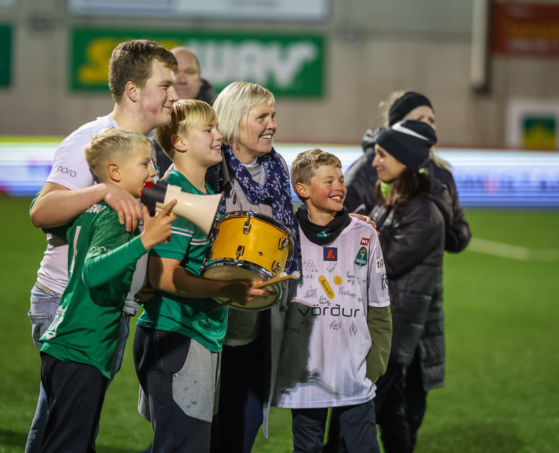 Myndaveisla: Valur hampaði skildinum í Bestu-deildinni