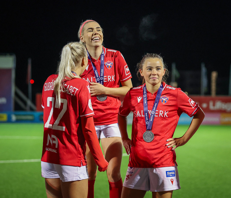 Myndaveisla: Valur hampaði skildinum í Bestu-deildinni
