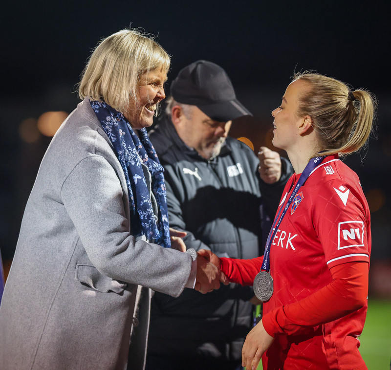 Myndaveisla: Valur hampaði skildinum í Bestu-deildinni