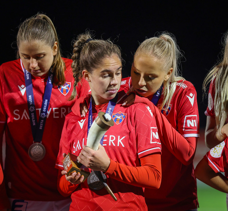 Myndaveisla: Valur hampaði skildinum í Bestu-deildinni