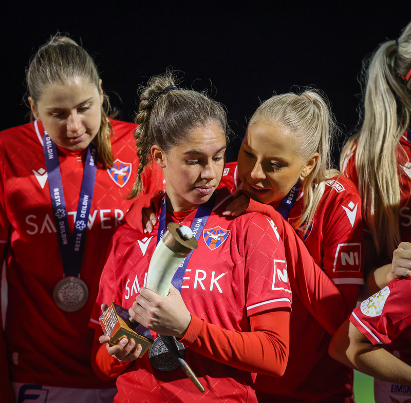Myndaveisla: Valur hampaði skildinum í Bestu-deildinni