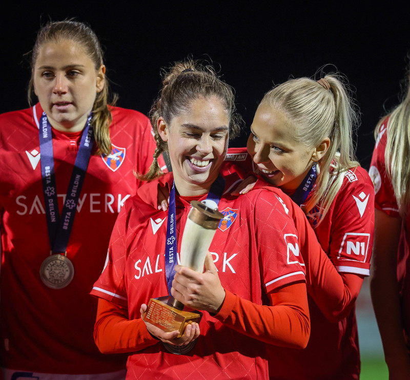 Myndaveisla: Valur hampaði skildinum í Bestu-deildinni