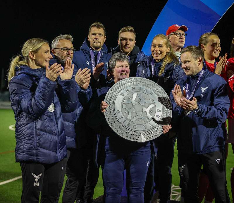 Myndaveisla: Valur hampaði skildinum í Bestu-deildinni