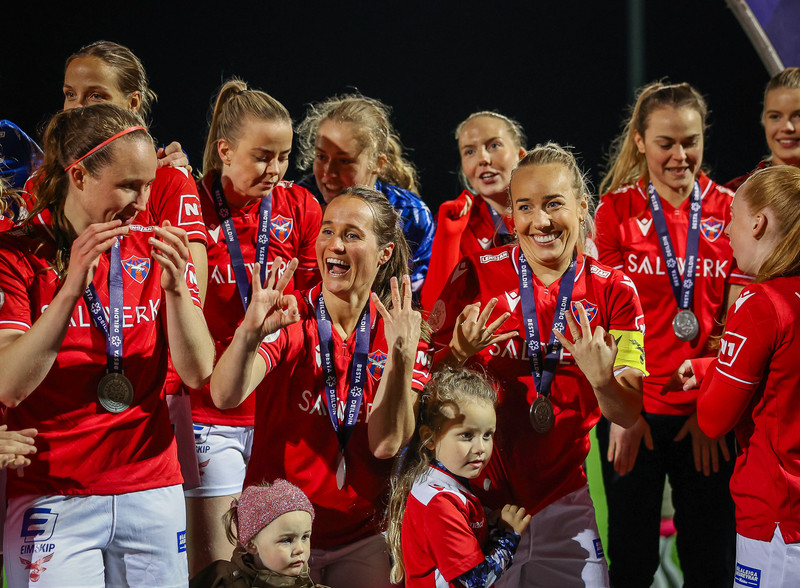 Myndaveisla: Valur hampaði skildinum í Bestu-deildinni