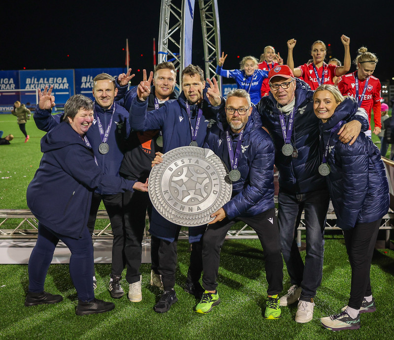 Myndaveisla: Valur hampaði skildinum í Bestu-deildinni