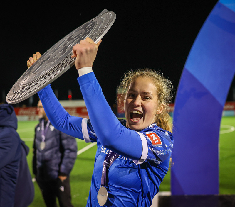 Myndaveisla: Valur hampaði skildinum í Bestu-deildinni