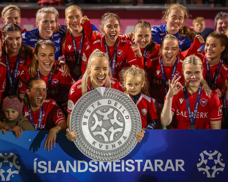 Myndaveisla: Valur hampaði skildinum í Bestu-deildinni