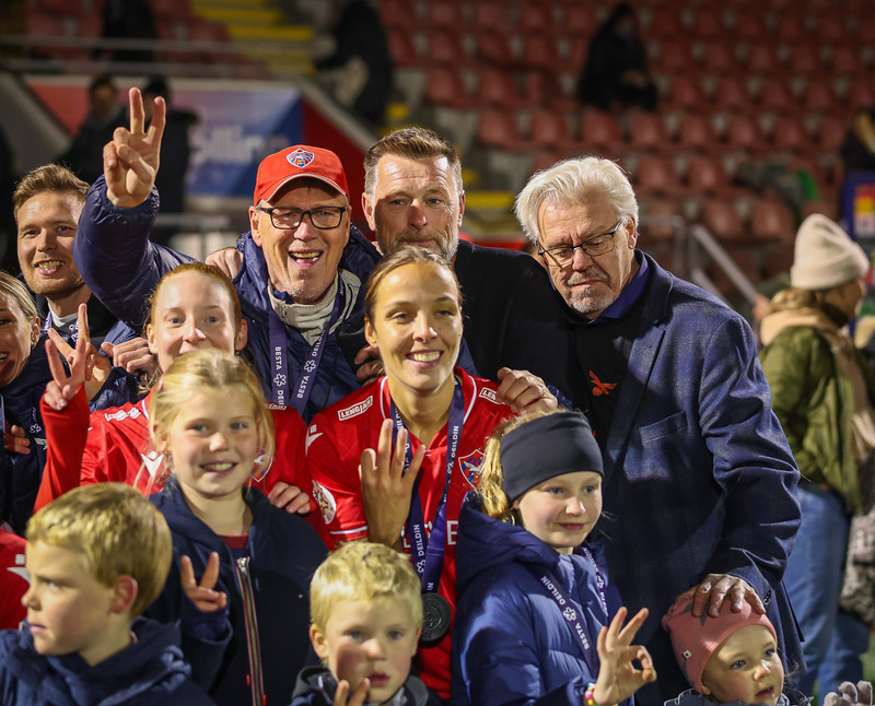 Myndaveisla: Valur hampaði skildinum í Bestu-deildinni