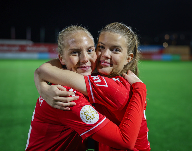 Myndaveisla: Valur hampaði skildinum í Bestu-deildinni