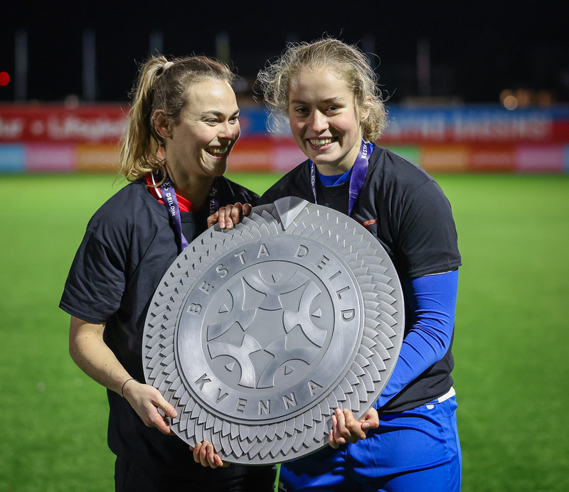 Myndaveisla: Valur hampaði skildinum í Bestu-deildinni