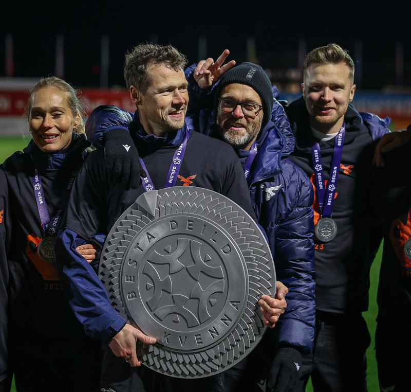 Myndaveisla: Valur hampaði skildinum í Bestu-deildinni