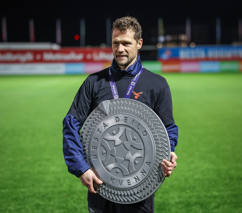 Myndaveisla: Valur hampaði skildinum í Bestu-deildinni
